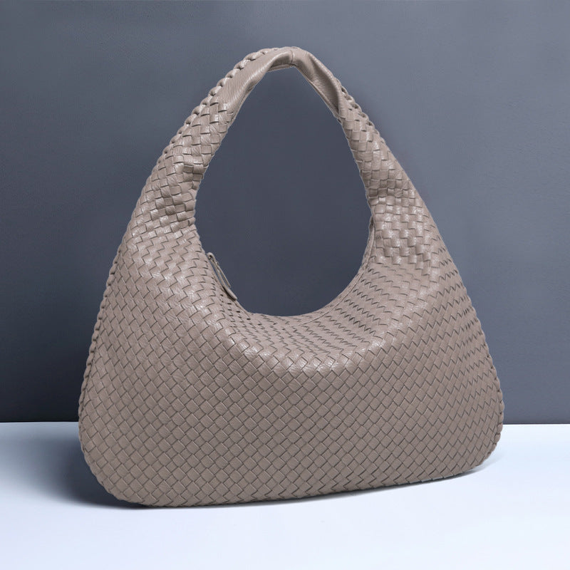 Crescent Hand-Woven Dumpling Bag eprolo