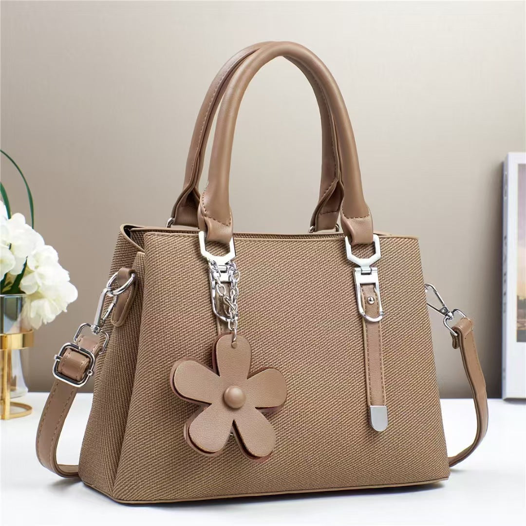 New style handbags are fashionable, simple and stylish, with large capacity and exquisite accessories, and are available for cross-border delivery. Classy’s