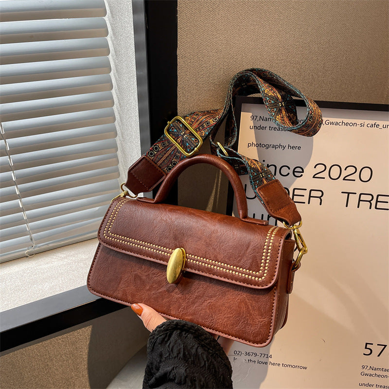 2023 autumn and winter new high-end trendy French handbags fashionable retro simple versatile messenger bag commuting Classy’s