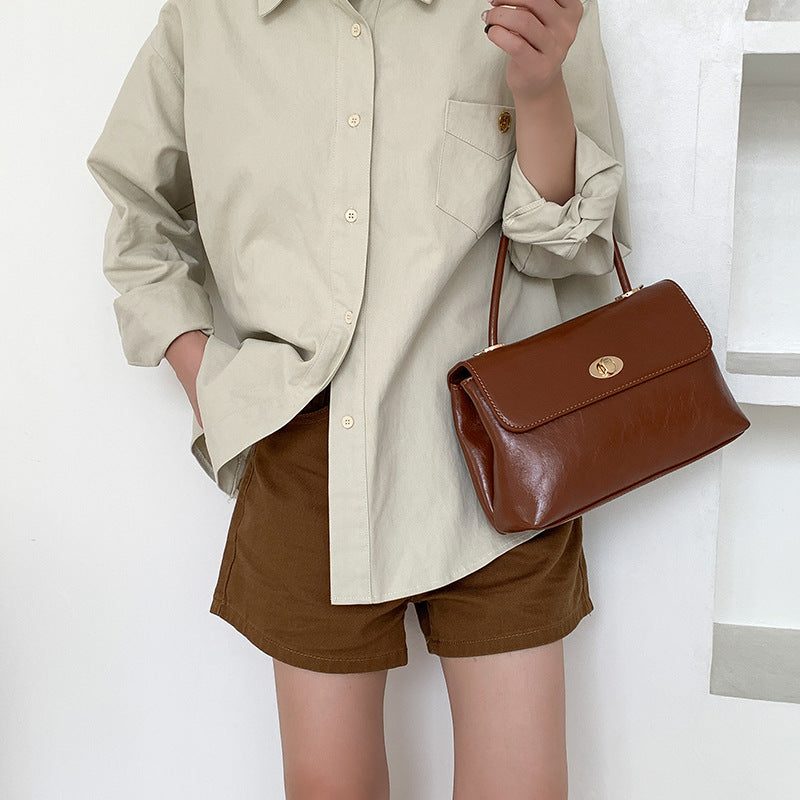 Retro handbags, fashionable niche design, versatile messenger bag, waxed leather, stylish flip-top hand-held small square bag Classy’s