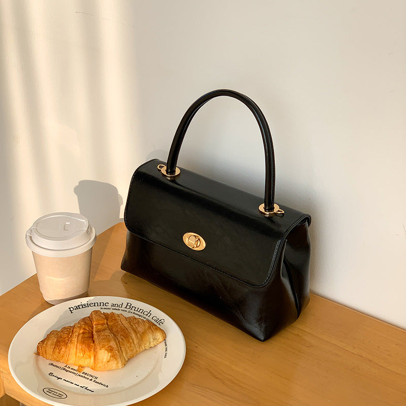 Retro handbags, fashionable niche design, versatile messenger bag, waxed leather, stylish flip-top hand-held small square bag Classy’s