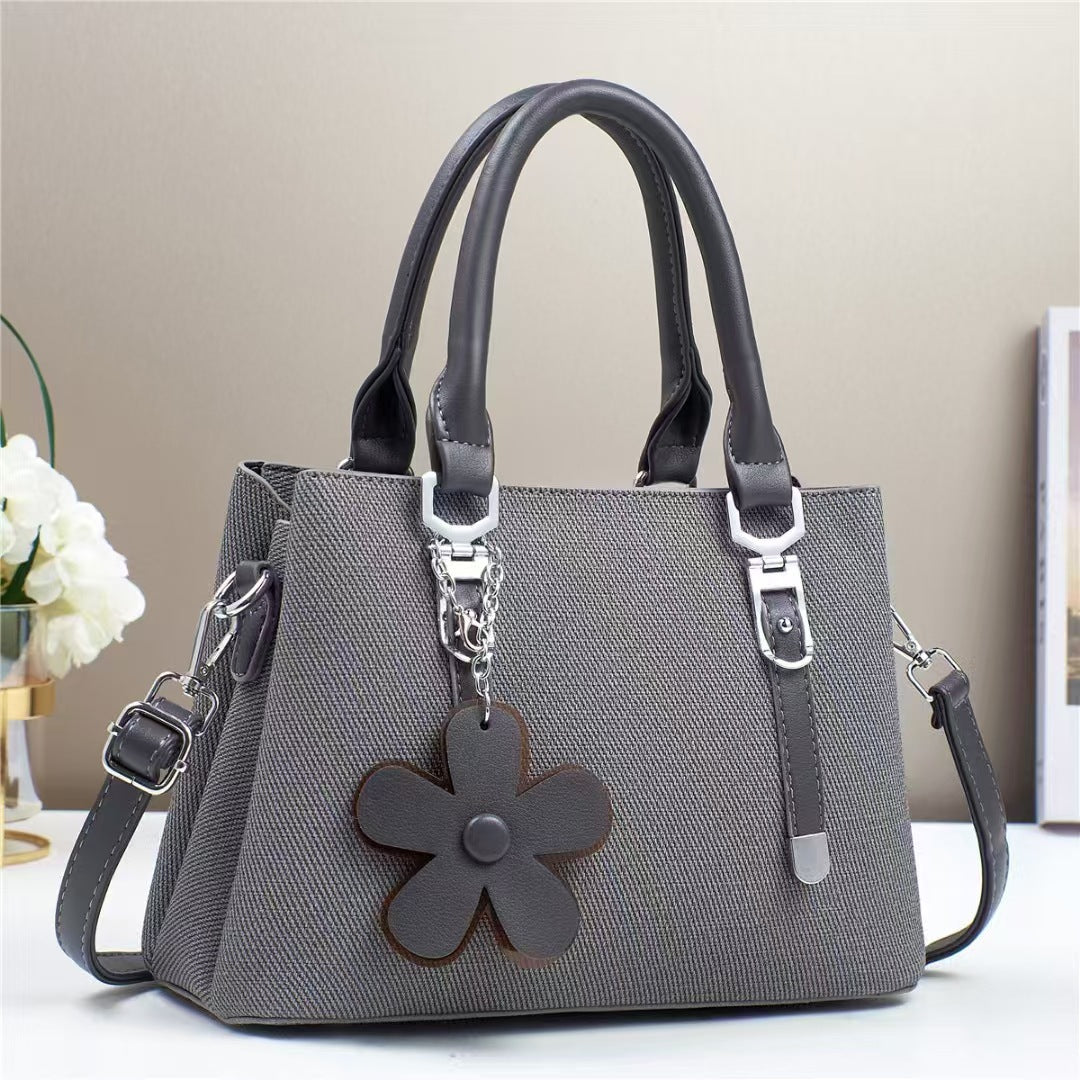 New style handbags are fashionable, simple and stylish, with large capacity and exquisite accessories, and are available for cross-border delivery. Classy’s
