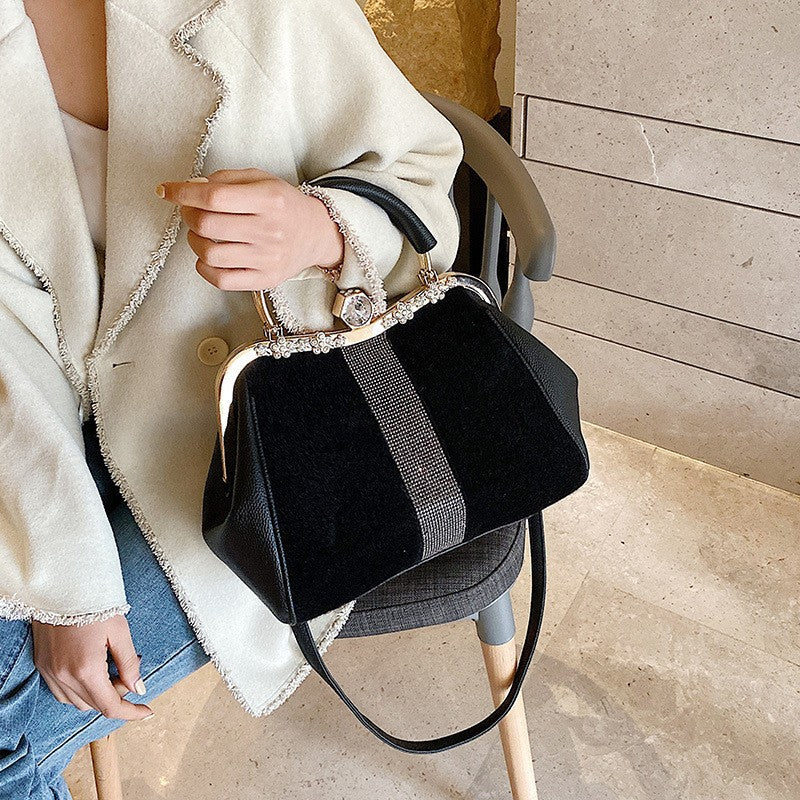 Cross-border new women's handbags inlaid with diamonds, versatile and high-end messenger bags, atmospheric shoulder clip bags for women Classy’s