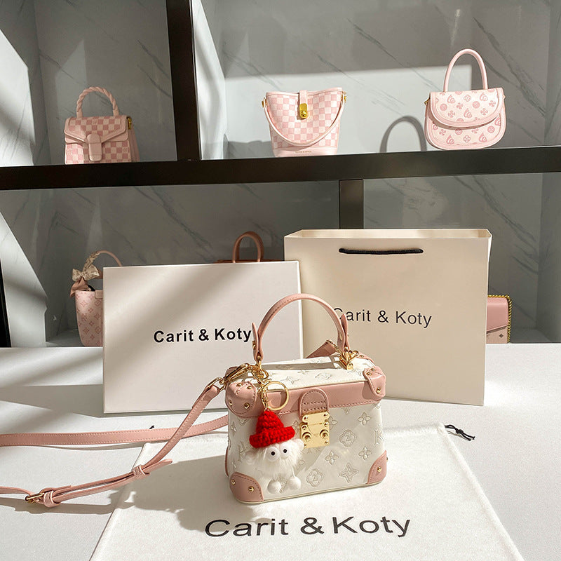 Dropshipping trendy embroidered box bags, 2024 new style, fairy-like color-blocked small square handbags wholesale. Classy’s