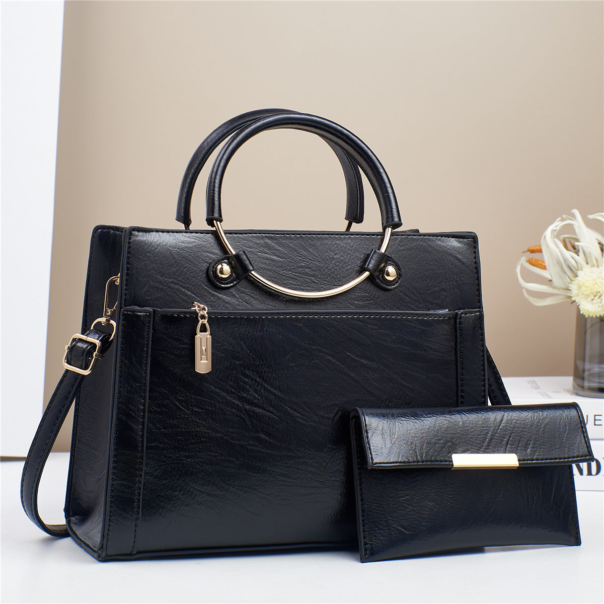 Ladies handbags new large capacity shoulder bag temperament soft leather mom bag fashionable commuter women's bag can be cross-body Classy’s