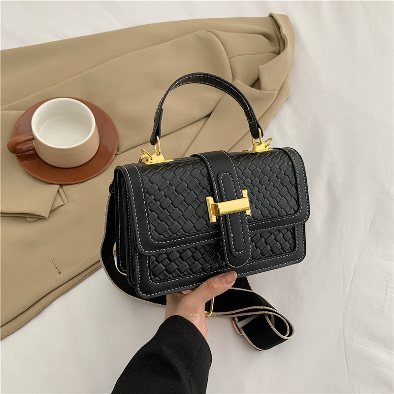 Handbags for women 2023 autumn new Korean style trendy simple shoulder messenger bag casual small square bag trendy Classy’s