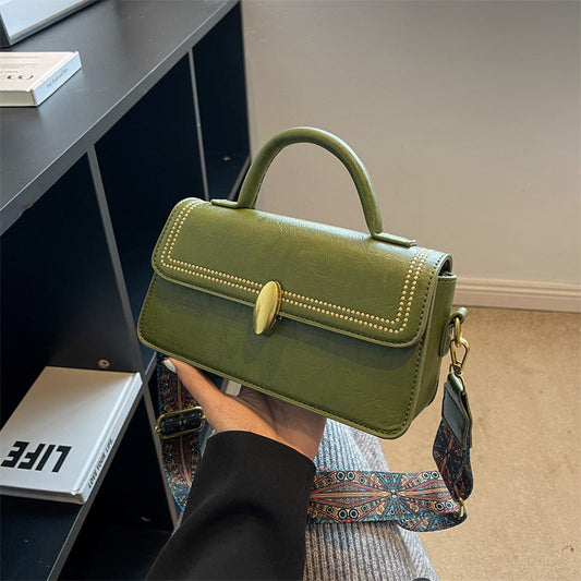 2023 autumn and winter new high-end trendy French handbags fashionable retro simple versatile messenger bag commuting Classy’s