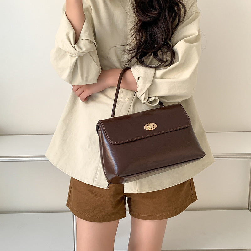 Retro handbags, fashionable niche design, versatile messenger bag, waxed leather, stylish flip-top hand-held small square bag Classy’s