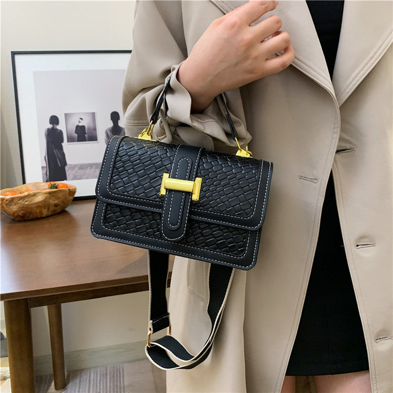 Handbags for women 2023 autumn new Korean style trendy simple shoulder messenger bag casual small square bag trendy Classy’s