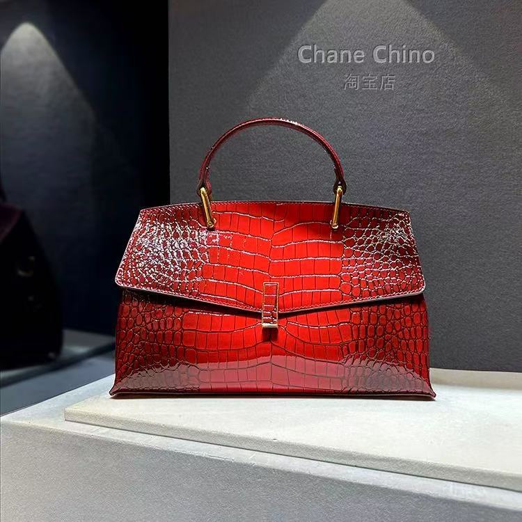 Crocodile Pattern Leather Crossbody Bag Classy’s